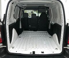 131 Berlingo 3 seater - Image 8/9