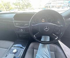 MERCEDES BENZ E250 - Image 4/9