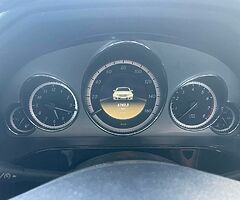 MERCEDES BENZ E250 - Image 5/9