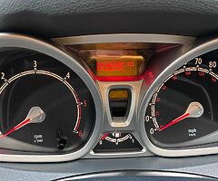 FORD FIESTA ZETEC 1.4 DIESEL (2010) WITH ONLY 59,095 MILES - Image 8/10