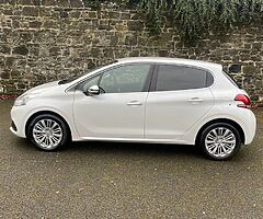 2016 PEUGEOT 208 1.2 PETROL AUTOMATIC WITH ONLY 79,166KM ON THE CLOCK. BEAUTIFUL SMALL CAR IDEAL FOR