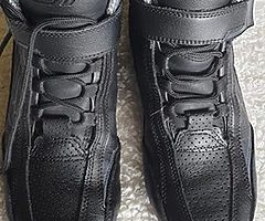 Motorbike Boots and Childrens trousers - Image 4/9