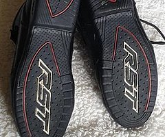 Motorbike Boots and Childrens trousers - Image 5/9