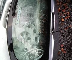 Peugeot 208 boot glass 2012