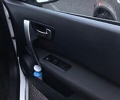 Nissan Qashqai +2 - Image 9/10