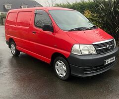 12 TOYOTA HIACE