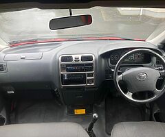 12 TOYOTA HIACE - Image 9/10