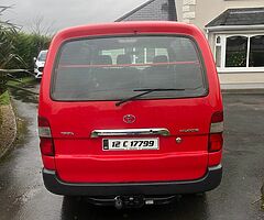 12 TOYOTA HIACE - Image 10/10