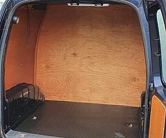 Volkswagen Caddy Maxi Kombi Van - Image 8/10