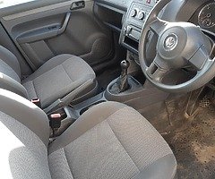 Volkswagen Caddy Maxi Kombi Van - Image 9/10