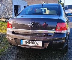 Immaculate 2010 Opel Astra Saloon, manual - Image 3/9