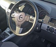 Immaculate 2010 Opel Astra Saloon, manual - Image 6/9
