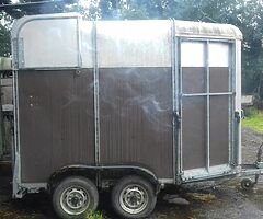Horse box
