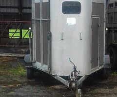 Horse box