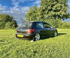 Car - Image 4/6