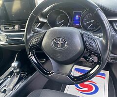 2018 Toyota C-HR - Image 5/10