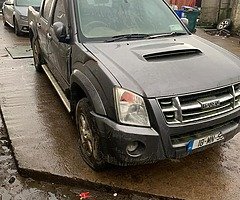 WE BUY AND SELL ALL TYPES OF COMMERCIAL VEHICLES - Image 5/10