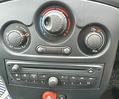 2011 Renault Clio 1.1 High Spec Bluetooth sat nav - Image 10/10