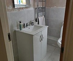 Bathroom - Image 3/10