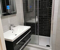Bathroom - Image 4/10