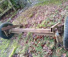 Axle with suspension and brakes