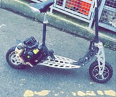 Engine scooter