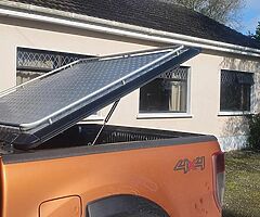 Ford ranger wildtrak tonneau cover