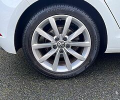 NEW ARRIVAL VOLKSWAGEN GOLF GT (2017) 2.0 TDI MANUAL. ONLY 107,657 MILES - Image 4/10
