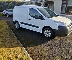 172 pugeot partner  1.6 blue professional 3 seater