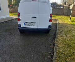 172 pugeot partner  1.6 blue professional 3 seater - Image 3/6