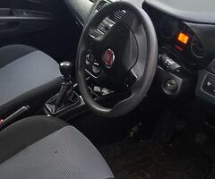 Fiat Punto 1.2 petrol 2012 manual. - Image 5/7