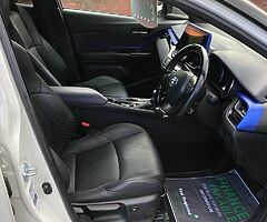 2017 Toyota C-HR - Image 4/10
