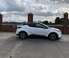 2017 Toyota C-HR - Image 8/10