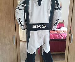 Bks two piece leathers - Image 1/4