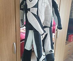 Bks two piece leathers - Image 4/4