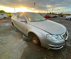 VW Passat gold metallic and silver. ONLY PARTS - Image 4/4