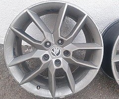 Genuine 18" SKODA VRS alloys - Image 4/5