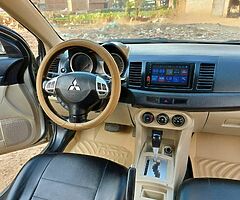 ميتسوبيشى لانسر شارك ٢٠١٥ خليجى فابريكا كامله مثبت سرعه وايرباج وطاره مالتى وشاشة عرض - Image 5/10