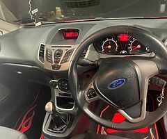 Red Ford Fiesta - Image 4/5