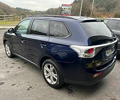 2014 Mitsubishi  Outlander 2.2 DI-D GX3 4WD 148 BHP 7 SEATS - Image 4/10