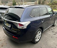 2014 Mitsubishi  Outlander 2.2 DI-D GX3 4WD 148 BHP 7 SEATS - Image 5/10