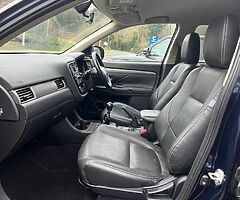 2014 Mitsubishi  Outlander 2.2 DI-D GX3 4WD 148 BHP 7 SEATS - Image 8/10
