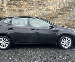 2014 Toyota Auris D4D - Image 3/6
