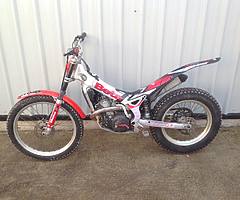 Beta Rev 3 trials bike