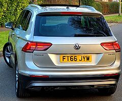 2017 Volkswagen Tiguan - Image 9/10