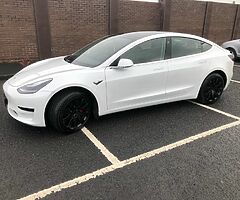 2019 Tesla Model 3 - Image 4/9
