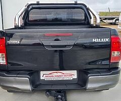 2018 TOYOTA HILUX - Image 4/10