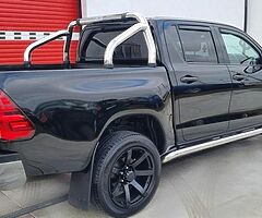 2018 TOYOTA HILUX - Image 6/10