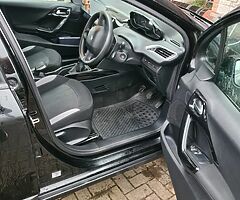 2017 Peugeot 2008 Manual - Image 4/10