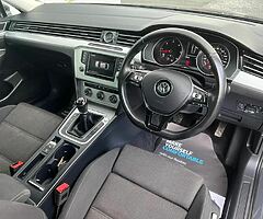 2015 Volkswagen Passat - Image 4/10